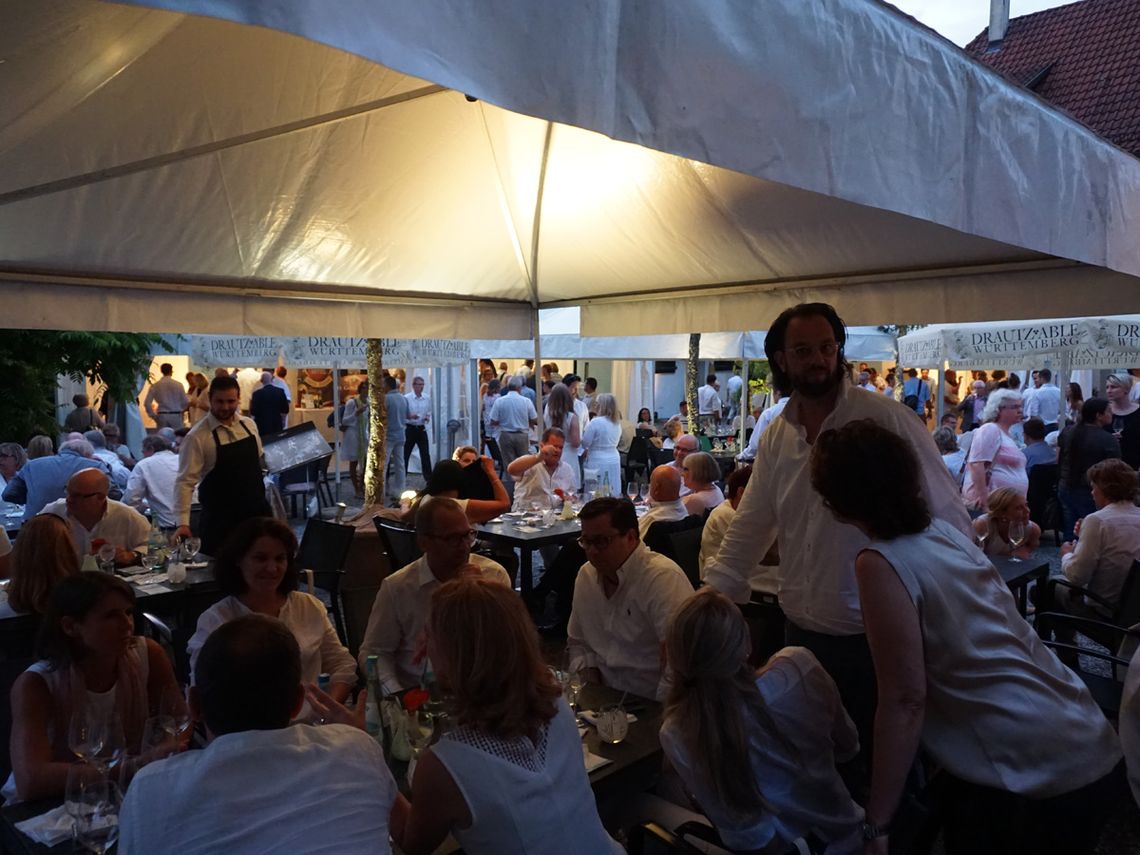 VDP-Event WEISSE.WEIN.NACHT - Besucher. Foto: Champagner Club